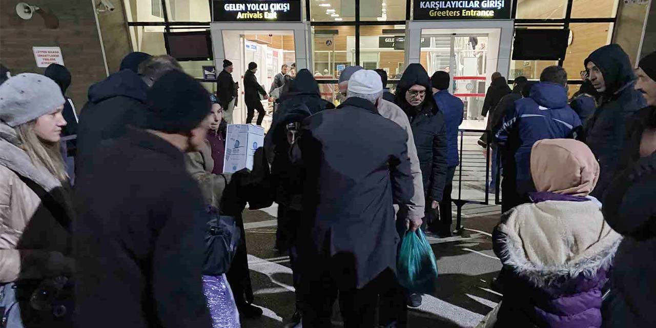 Umre kafilesini taşıyan uçakta şüpheli paket alarmı