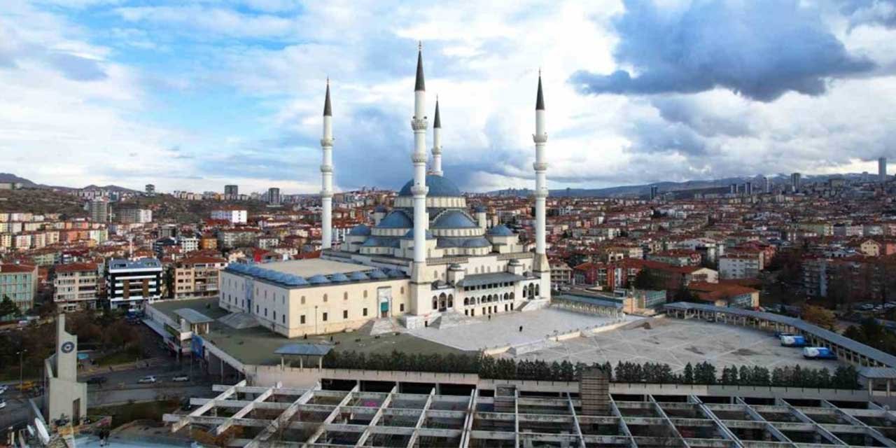 Kocatepe Camii’nin gökyüzü ile buluşması havadan görüntülendi