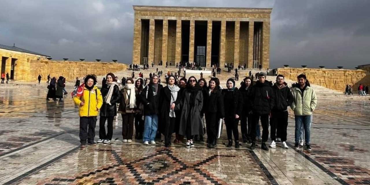 Gençler Anıtkabir’i ziyaret etti