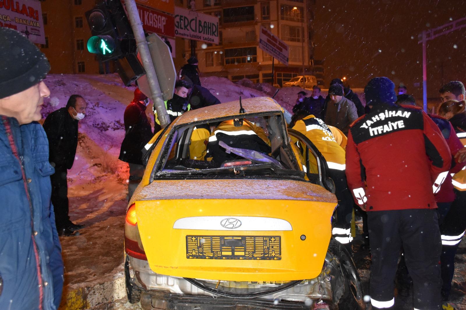 Kırıkkale'de Trafik Kazası 1 Kişi Öldü, 2 Kişi Yaralandı
