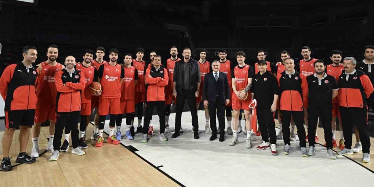 Bakan Bak’tan, A Milli Erkek Basketbol Takımı’na ziyaret
