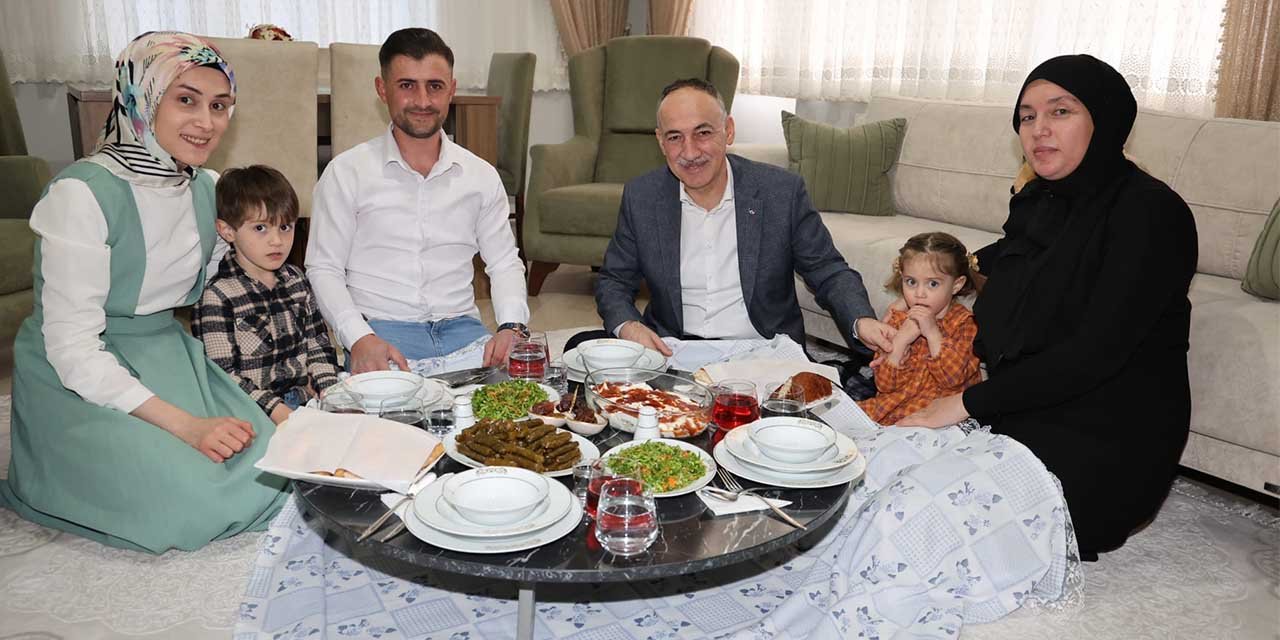 Başkan Mehmet Saygılı, ilk iftarını işçi ailesiyle yaptı