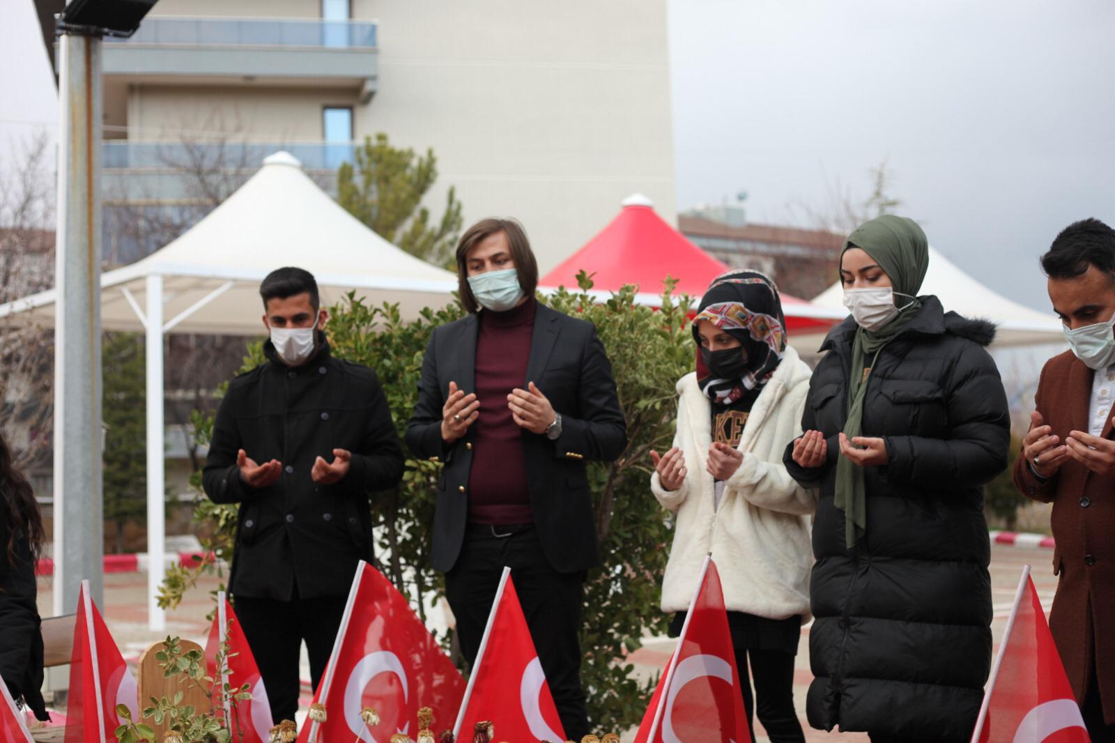 Ak Gençlikten Çanakkale şehitlere anma