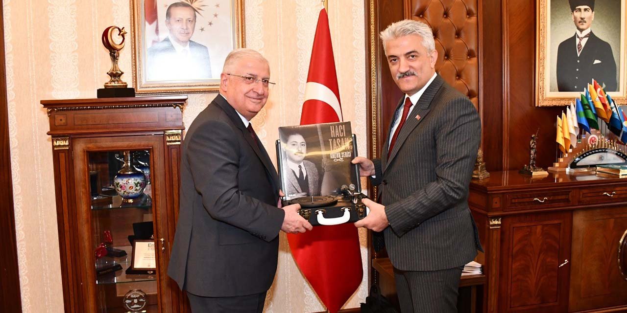 Vali Makas'tan Milli Savunma Bakanı Güler'e anlamlı hediye