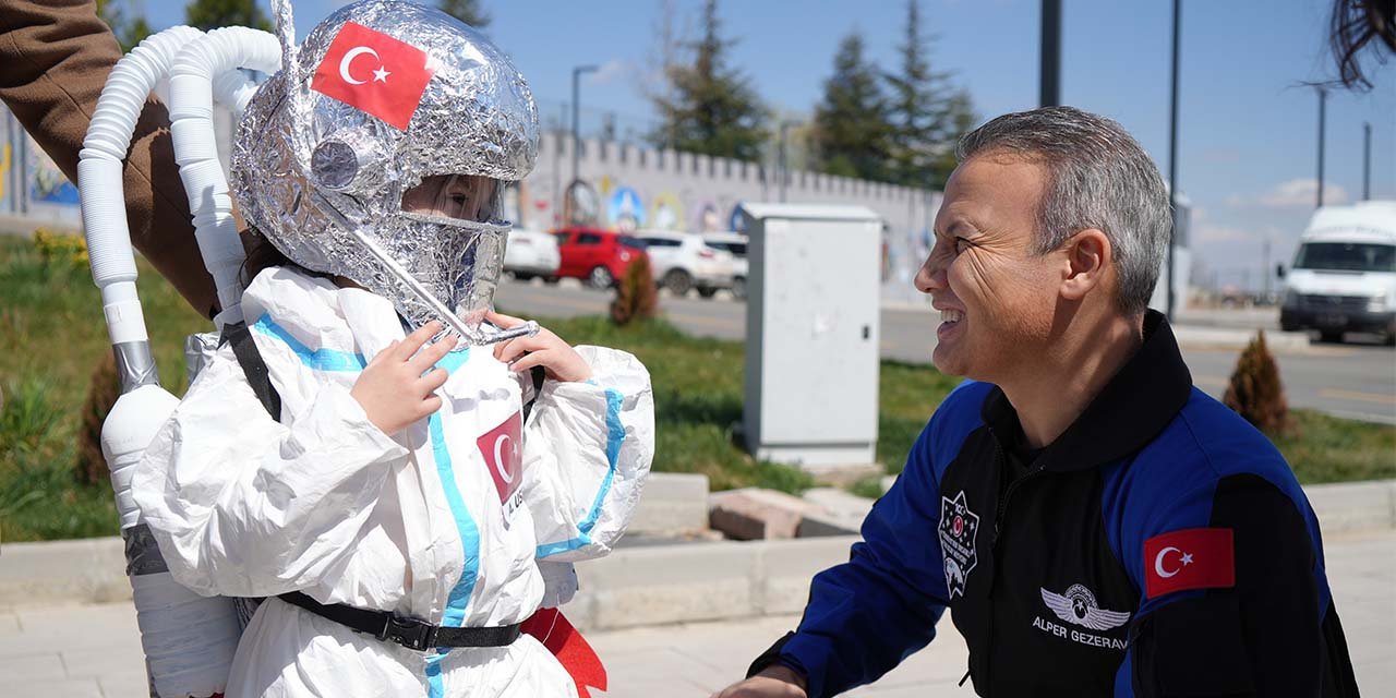 Alper Gezeravcı, Kırıkkale'de minik astronotla buluştu