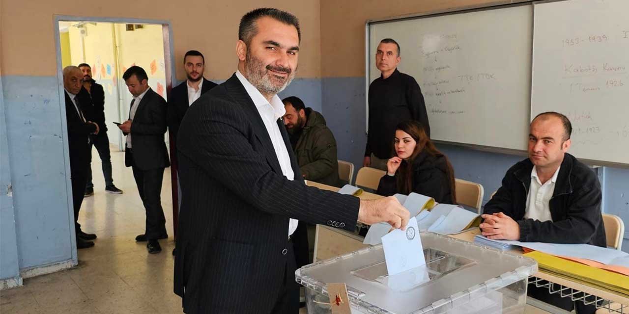 Milletvekili Mustafa Kaplan, oyunu kullandı