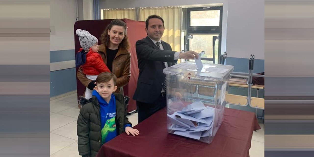 Yavuz Kuzucu, ailesiyle birlikte oy kullandı