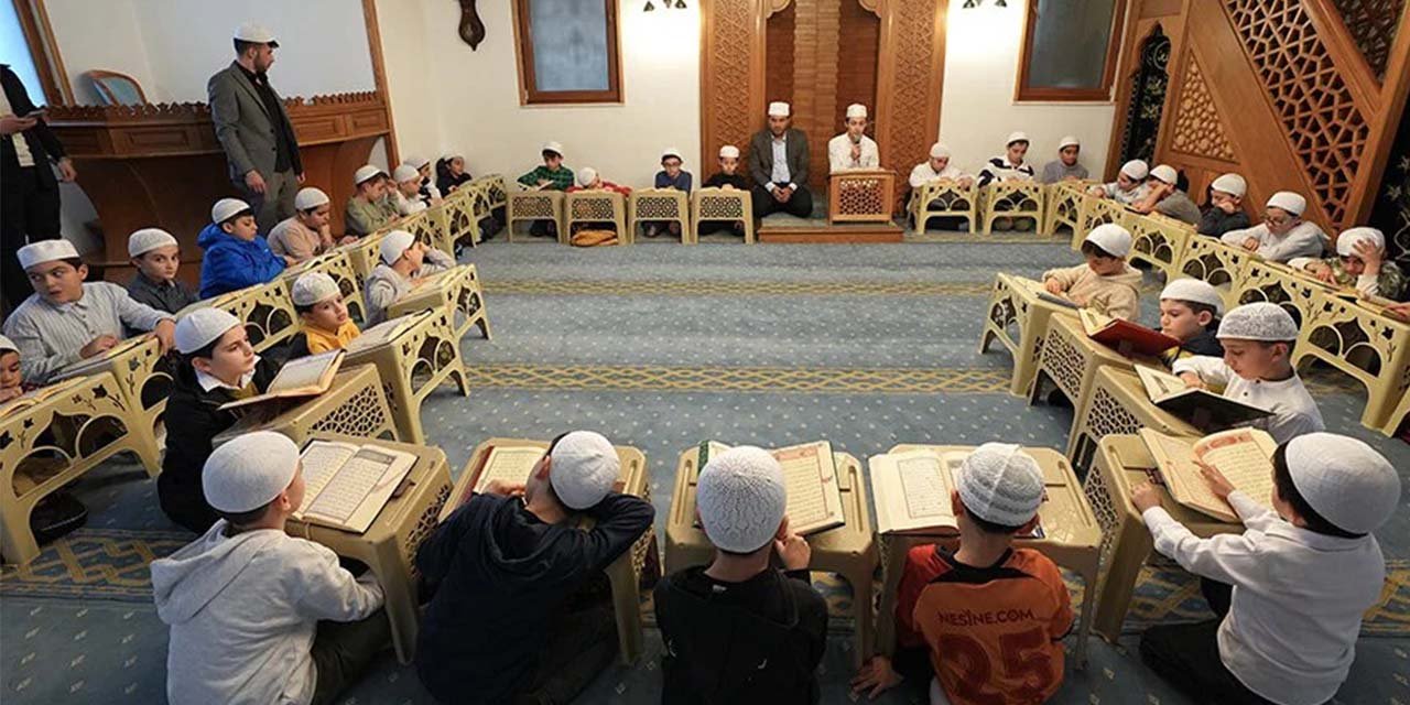 Çocuklar Ramazan geleneğini camide öğrendi