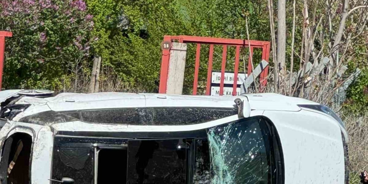 Ankara’da otomobil takla attı: 2 yaralı