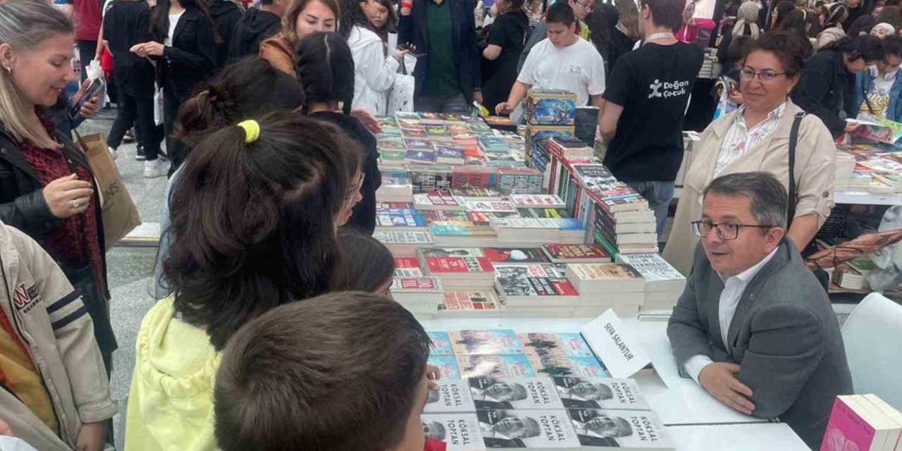 Gazeteci Salantur, 20. Ankara Kitap Fuarı’nda okurlarıyla buluştu