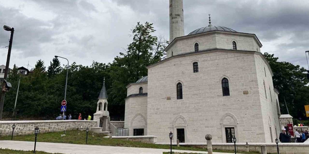 Bosna Hersek’te Arnaudiye Camii yeniden ibadete açıldı