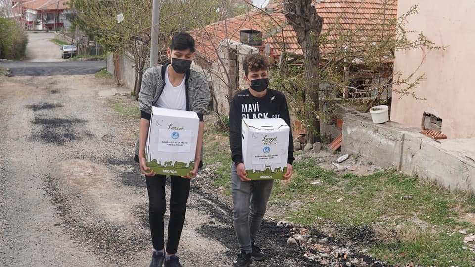 Ülkü Ocaklarından ihtiyaç sahiplerine erzak yardımı