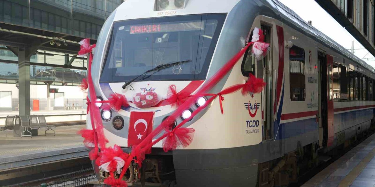 Turistik Tuz Ekspresi turu, yerli dizel tren seti ile gerçekleştiriliyor
