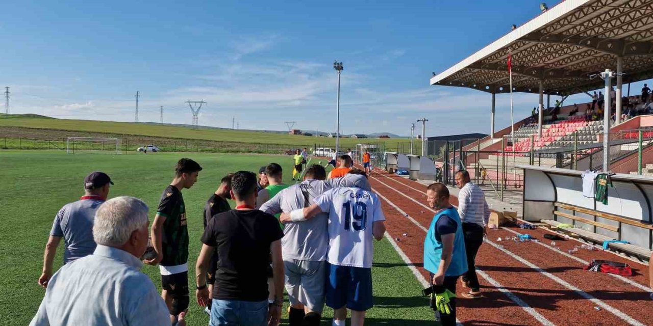 Çorum’da sıcaktan bayılan 2 futbolcu hastanelik oldu