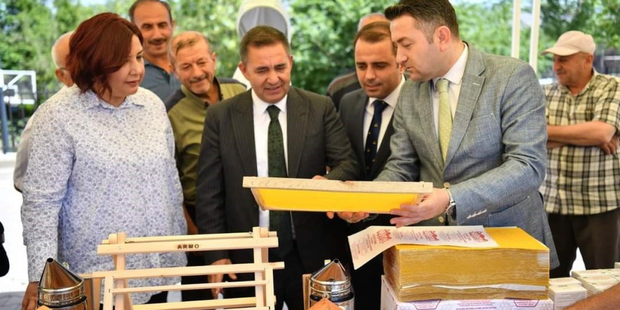 Kırşehir’de arıcılara ’Ana arı ve malzeme’ dağıtıldı
