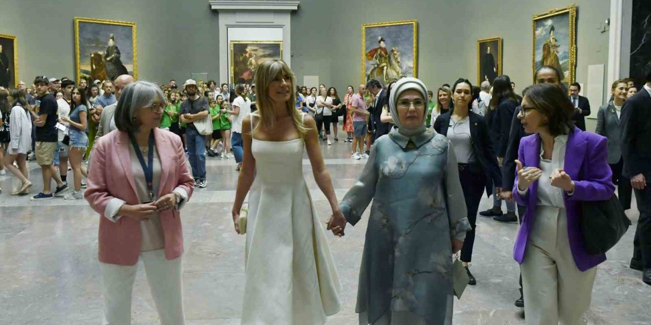 Emine Erdoğan, İspanya Başbakanı’nın eşi Fernandez ile Madrid’deki Prado Müzesi’ni ziyaret etti: