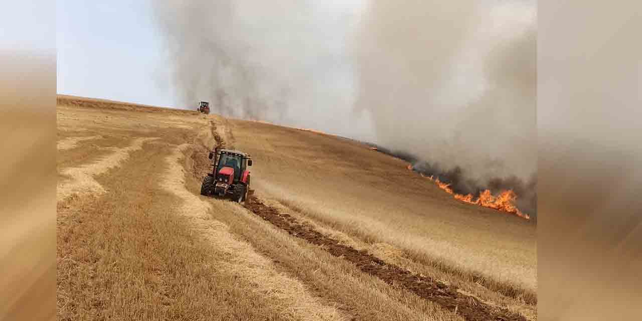 Karaahmetli köyünde buğday tarlası yandı