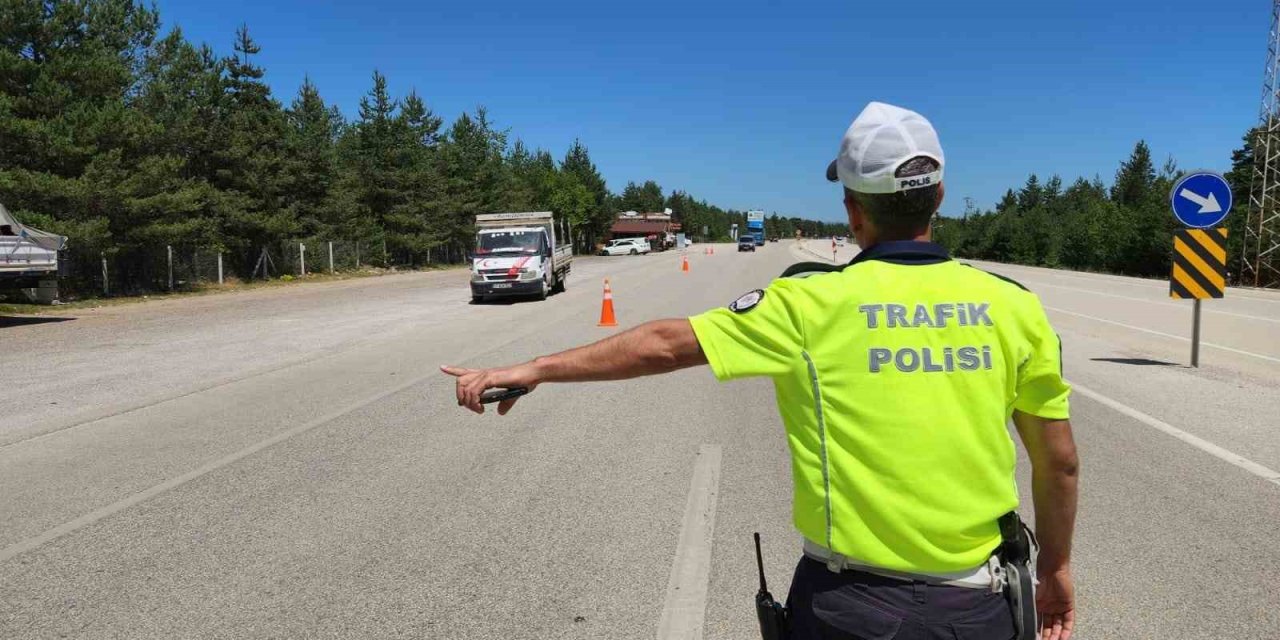 Trafik ekiplerinden bayram tatilinin son gününde sıkı denetim