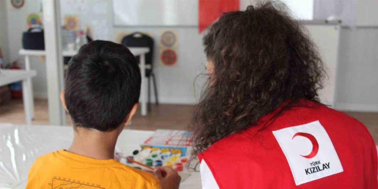 Türk Kızılay deprem bölgesinde 532 çocuğun yanında