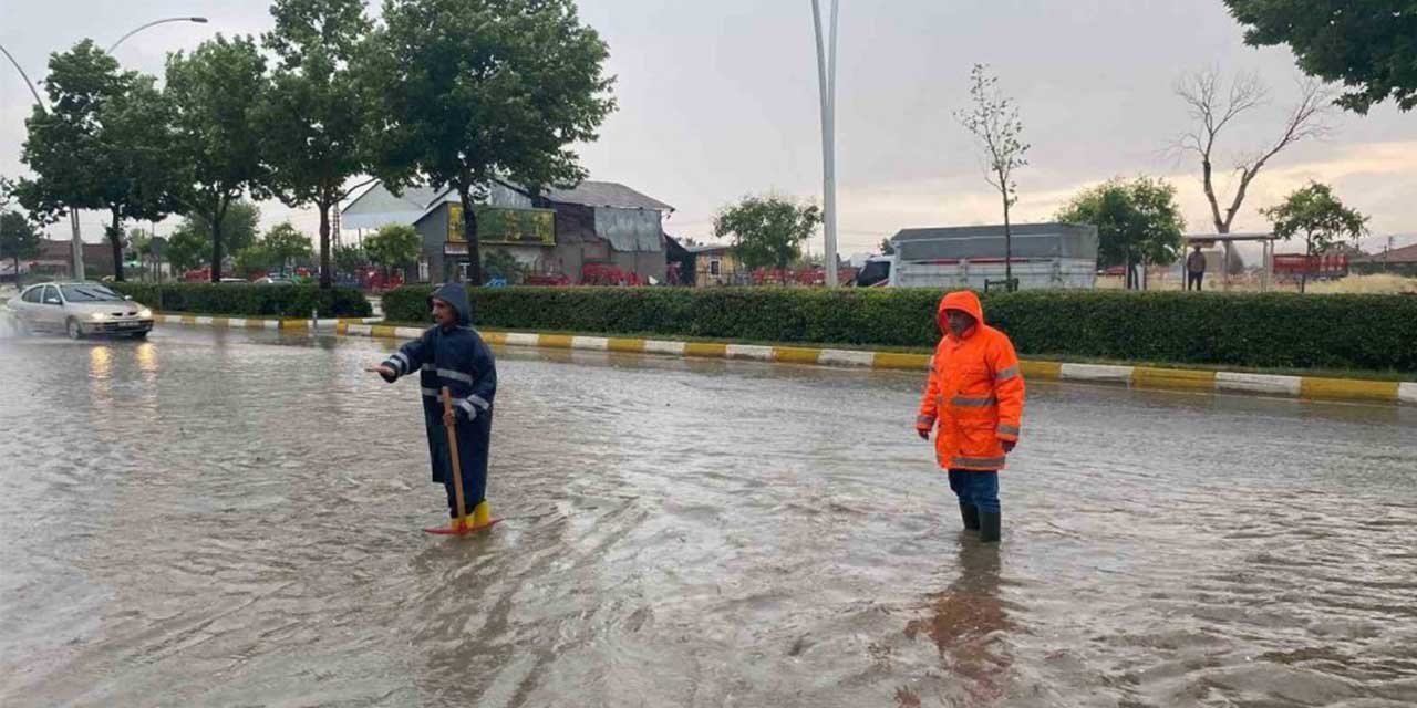 Sağanak yağış Çorum’da hayatı olumsuz etkiledi