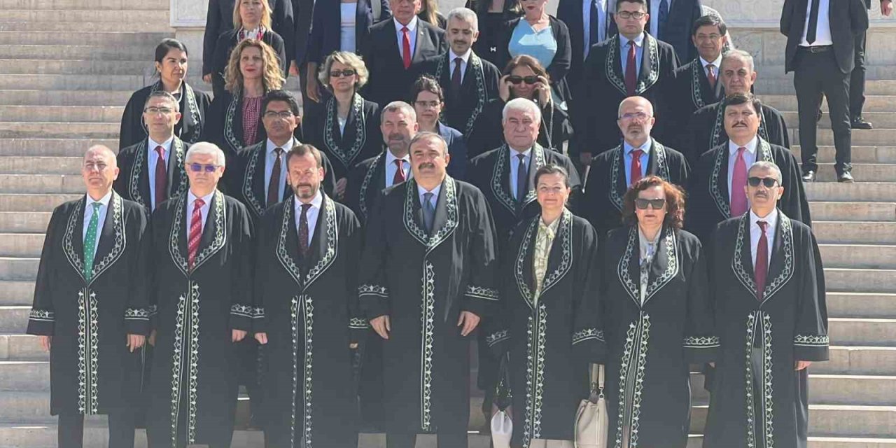 Uyuşmazlık Mahkemesi Başkanı Güleç, Anıtkabir’i ziyaret etti