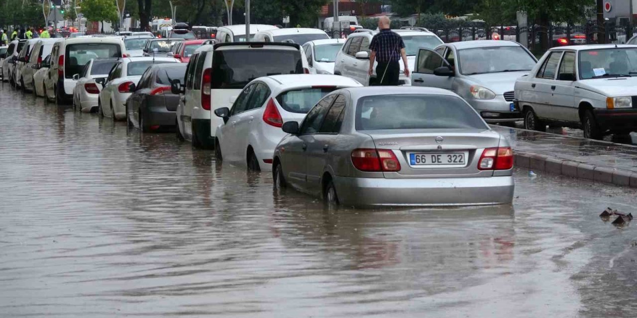 Yozgat’ta sağanak yağış hayatı olumsuz etkiledi