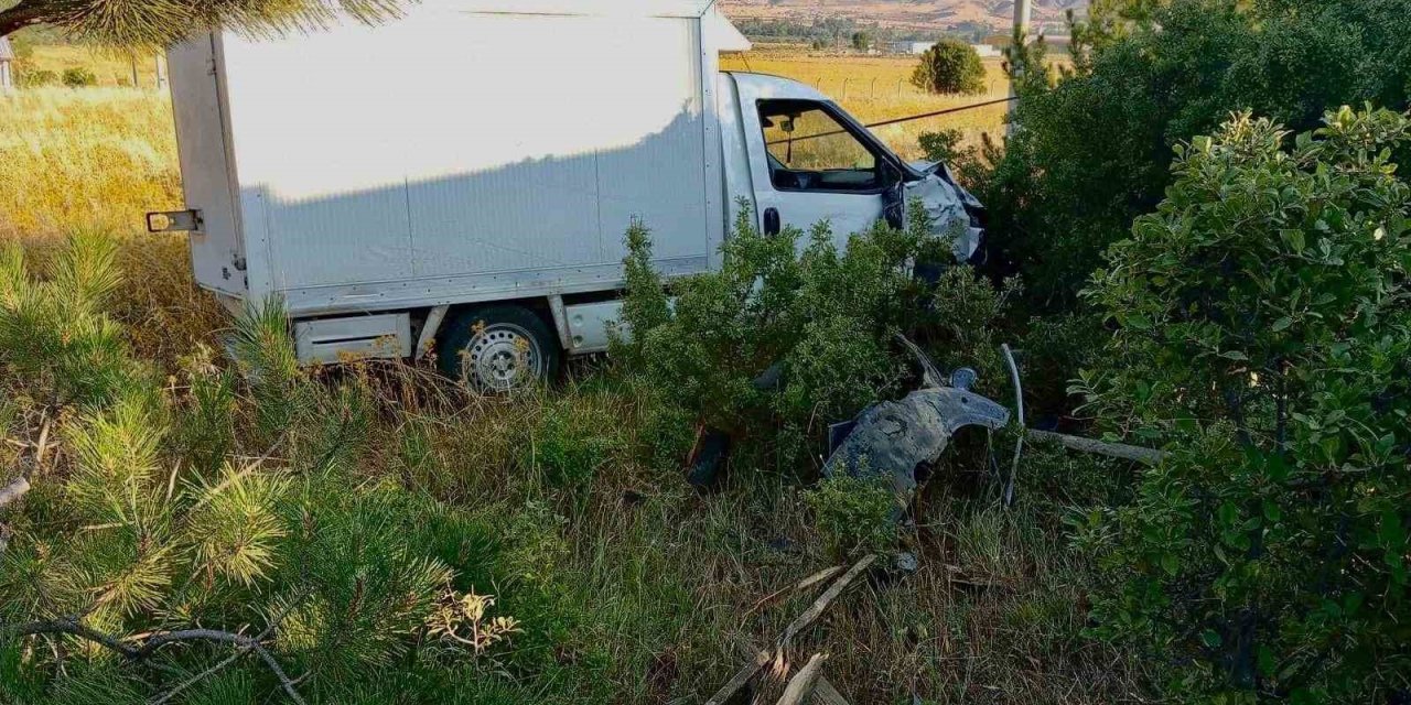 Çankırı’da otomobil ile kamyonet birbirine girdi: 4 yaralı