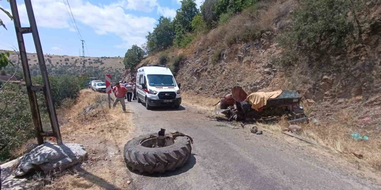 Traktör 30 metrelik şarampole uçtu: 1 ölü