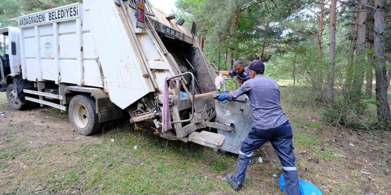 Akdağmadeni’nde ormanlık alanlar temizleniyor