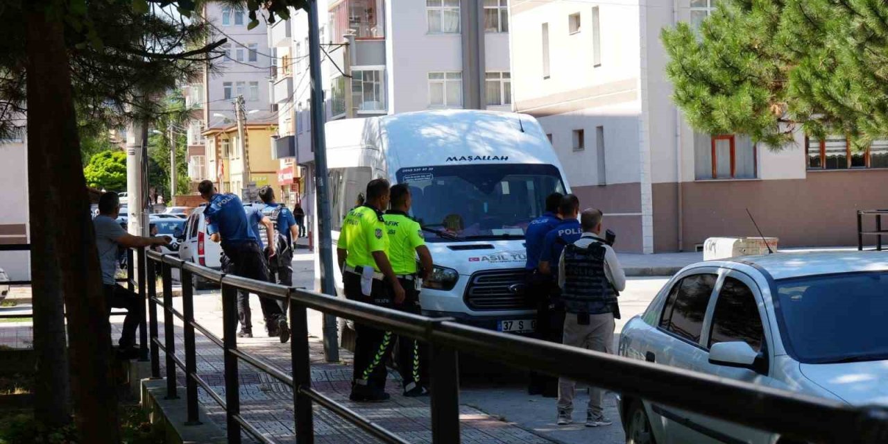 Kastamonu’da hareketli saatler, silahlı saldırgan dehşet saçtı