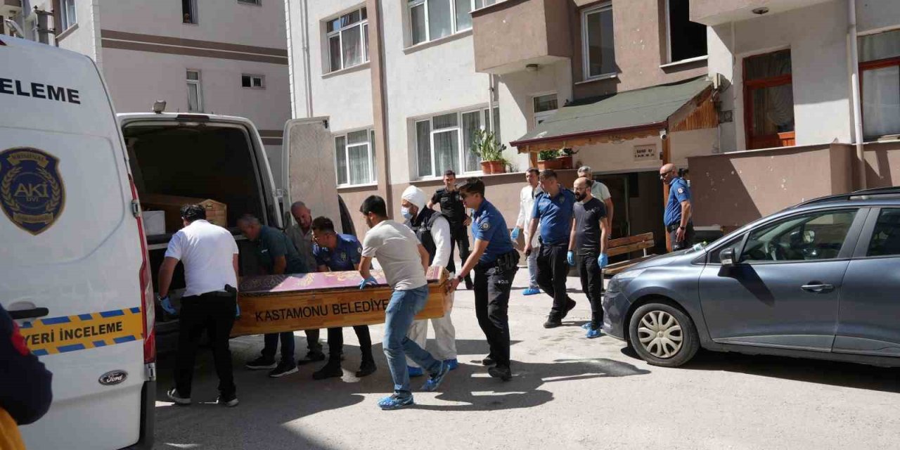 Polis memurunun şehit edip annesini rehin alan şahısın cenazesi morga kaldırıldı