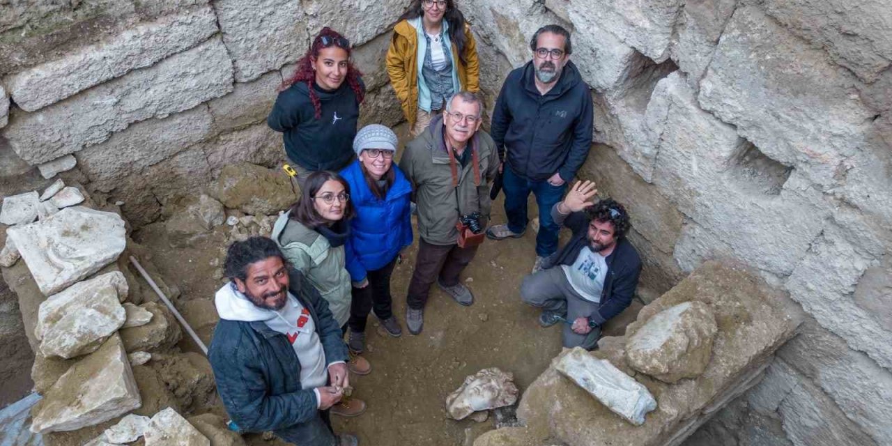 Sahne restorasyonu çalışmalarında Hellenistik Döneme ait ’Skylla Grubu’ heykelleri keşfedildi