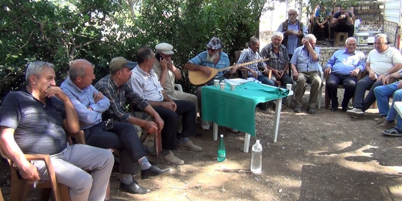 Mehmet Dede Tekkeli’ler aşure gününde bir araya geldi