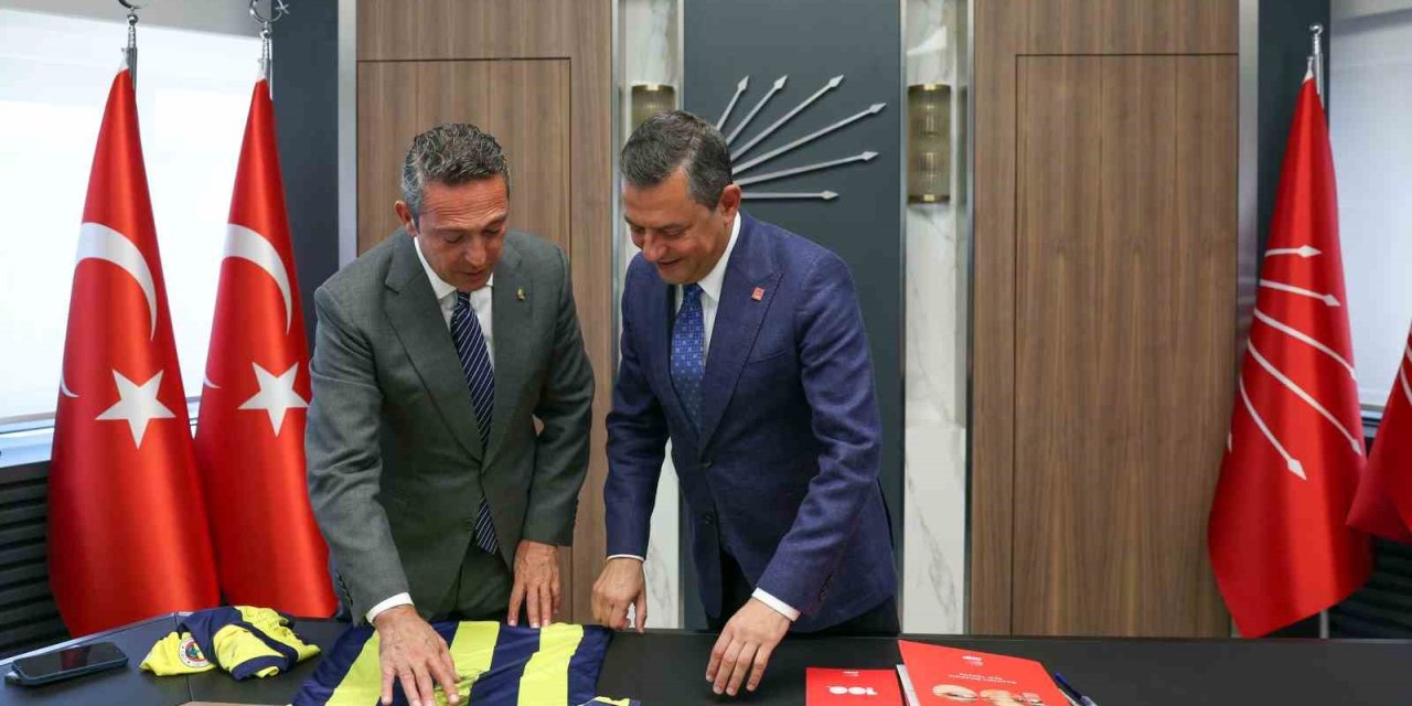 CHP Lideri Özgür Özel, Fenerbahçe Başkanı Ali Koç ile bir araya geldi