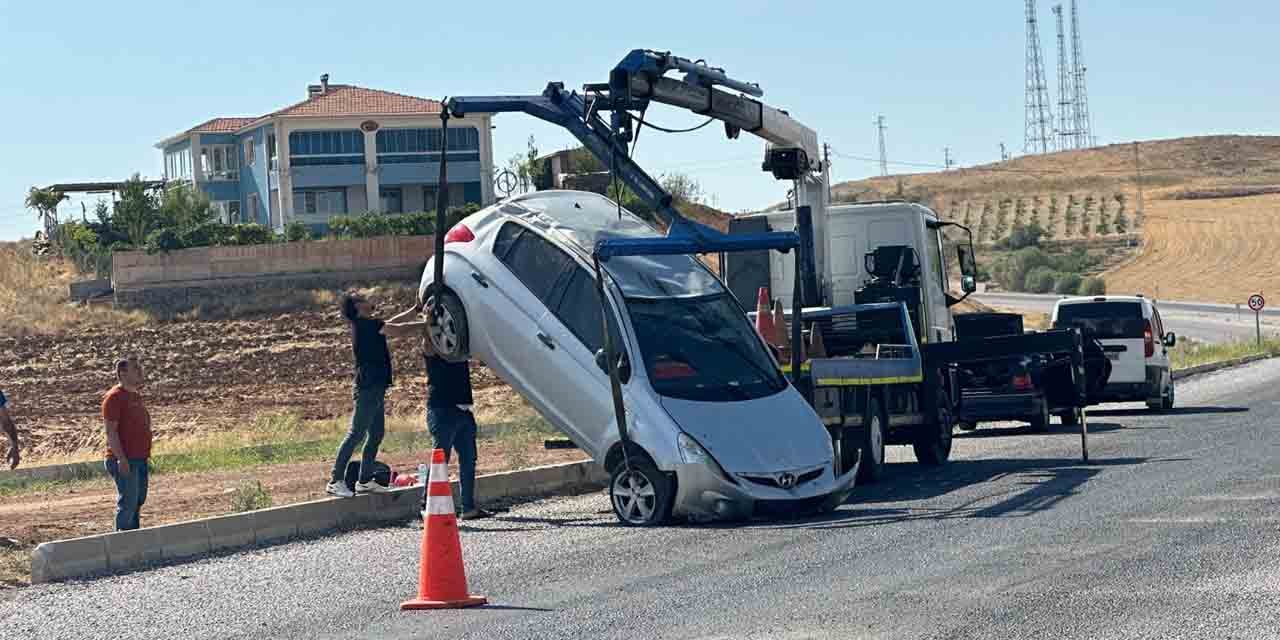 Kırıkkale'de otomobil refüje çarptı