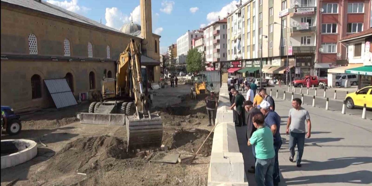 Tarihi Çorum Ulu Cami’de ağaç katliamı