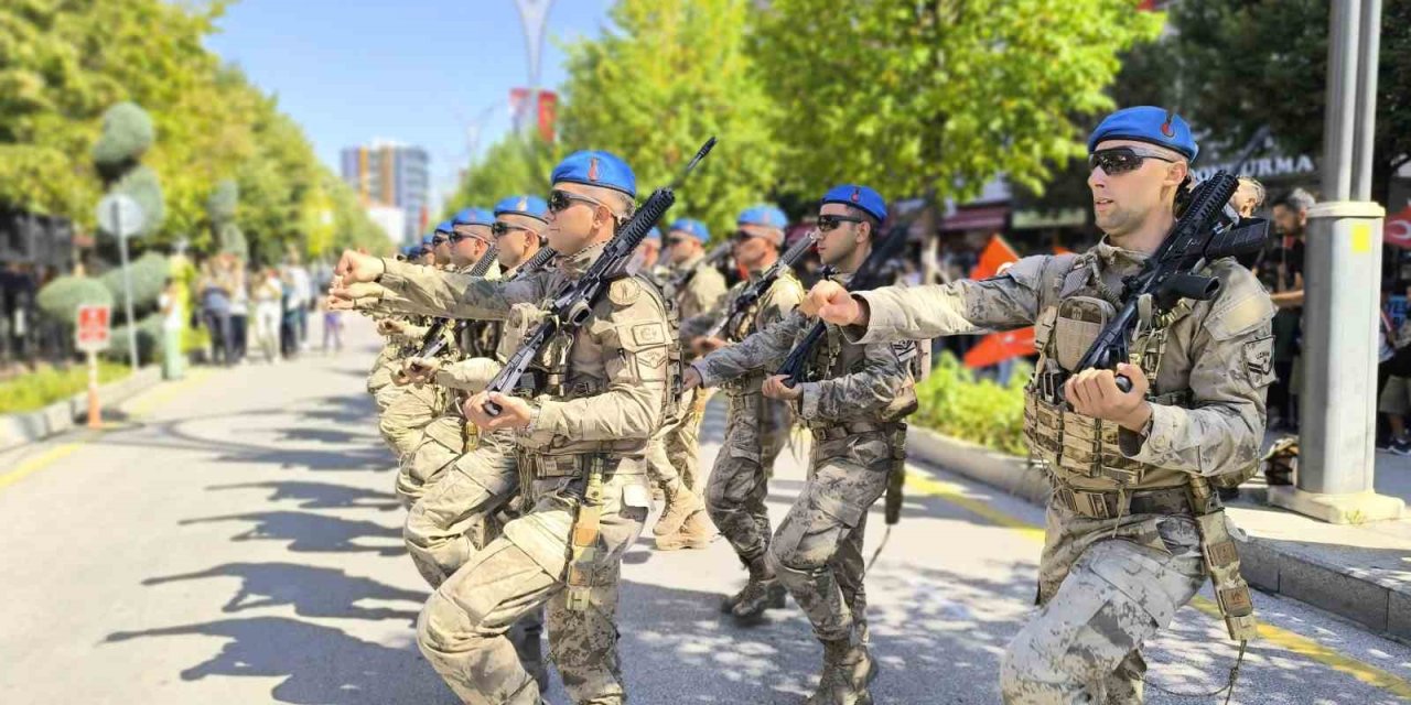 30 Ağustos Zafer Bayramı kutlamalarında Jandarma gösterisi beğeni topladı