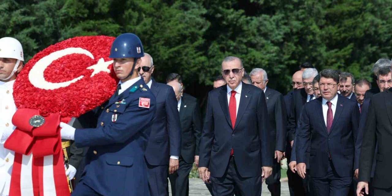 Cumhurbaşkanı Erdoğan, 30 Ağustos dolayısıyla Anıtkabir’i ziyaret etti