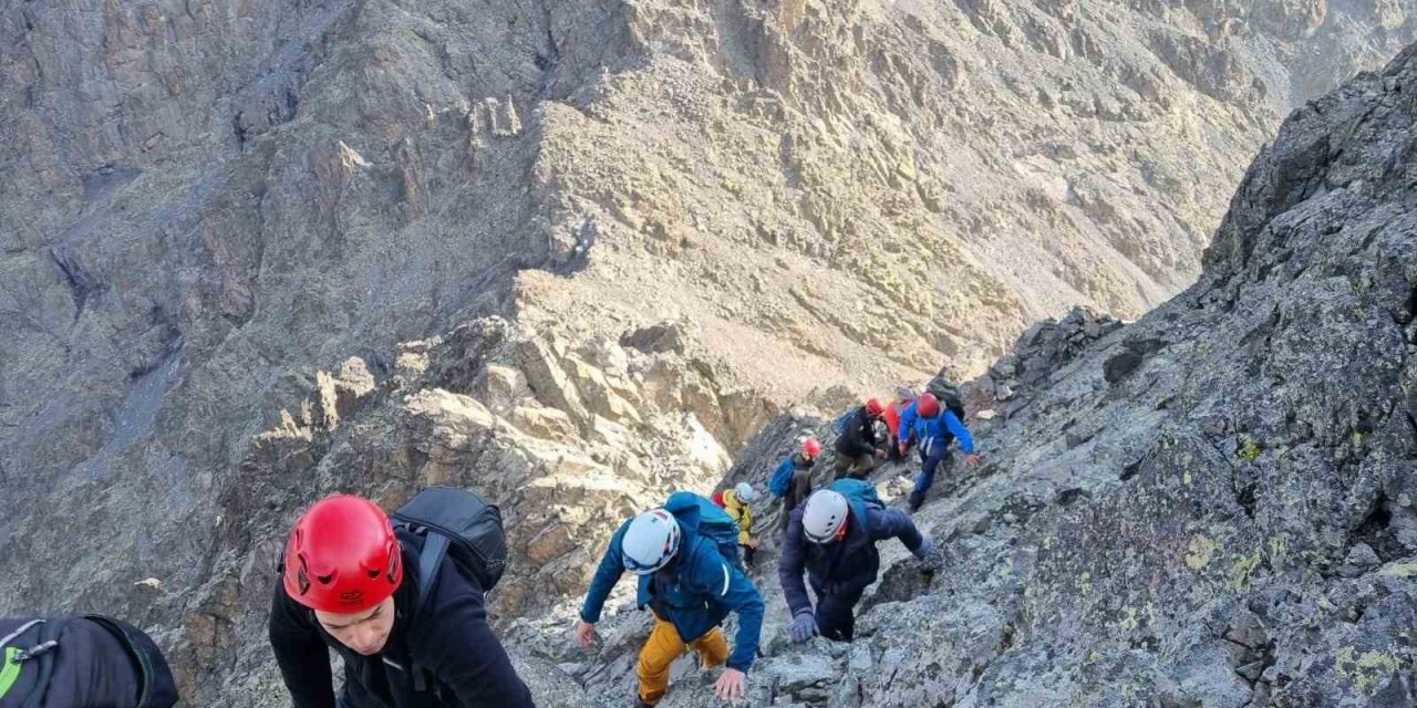 Kaçkar Dağı zirvesine tırmandılar