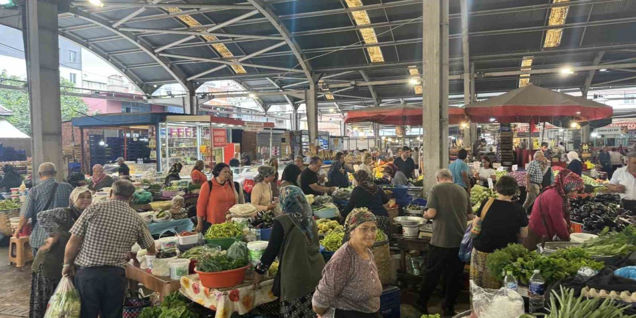 Halk pazarına yoğun ilgi