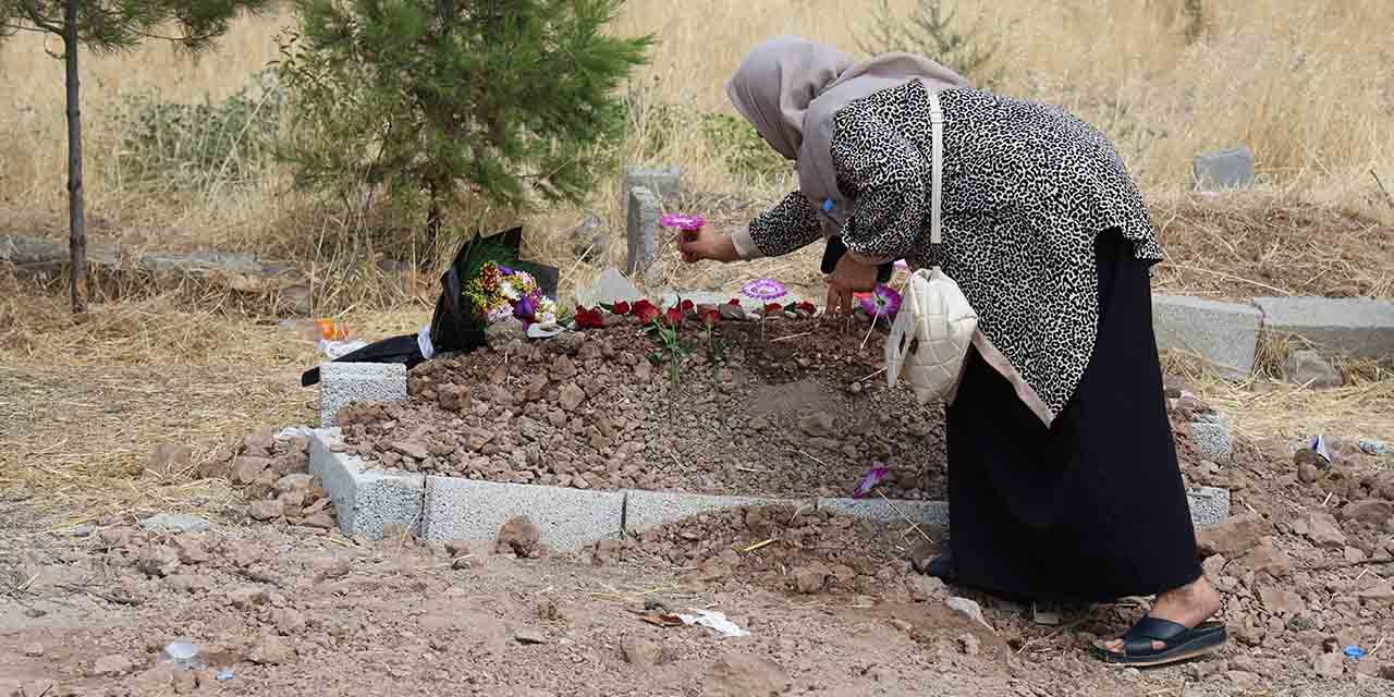 Narin, gelinliği tabuta bırakılarak gözyaşları içinde defnedildi