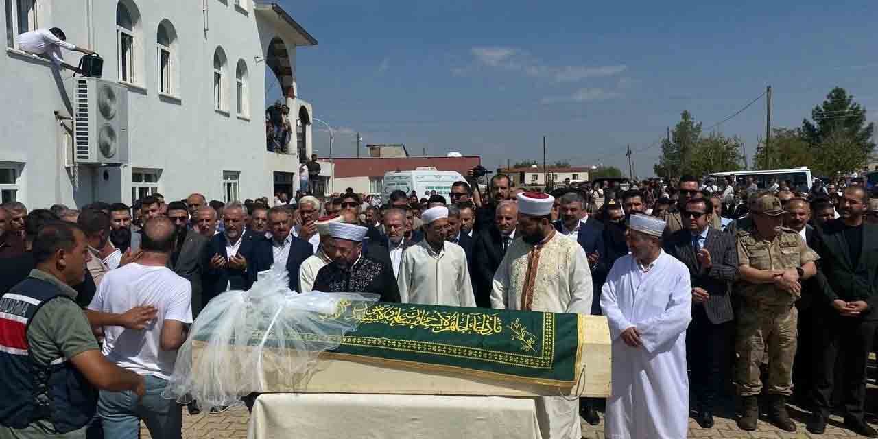 Narin gözyaşlarıyla toprağa verildi