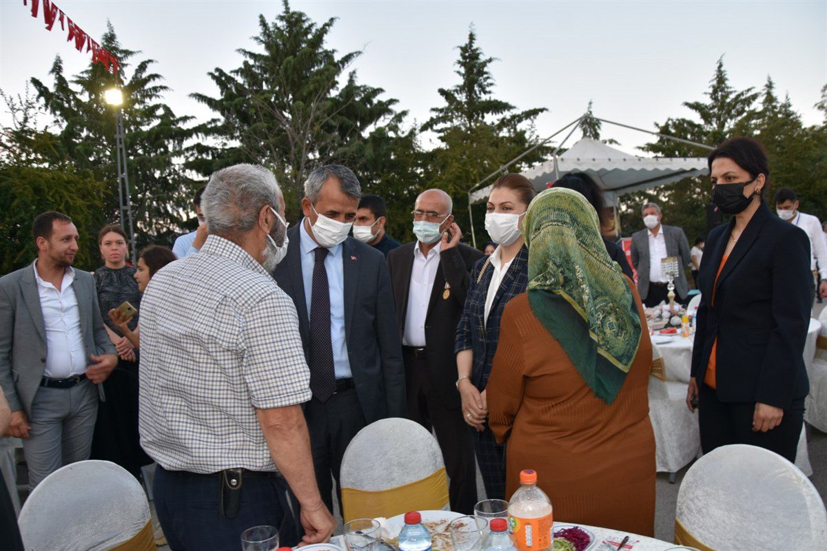 Söz konusu vatansa gerisi teferruattır