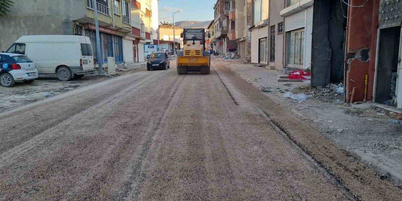 Gölbaşı ilçesinde yol onarım çalışmaları devam ediyor