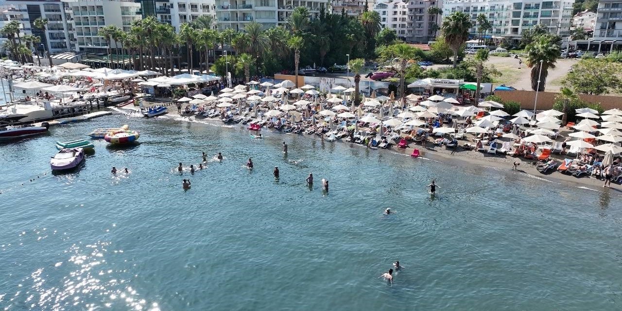 Marmaris’te yaz bitse de turizm sezonu bitmedi