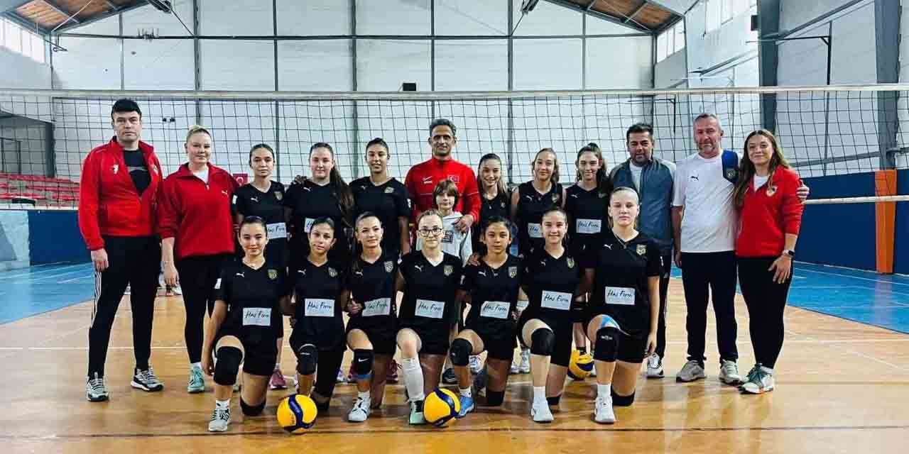 Çaycumaspor Voleybol Küçük Kızlar Takımı, Karadeniz Ereğli’yi 3-0 mağlup etti