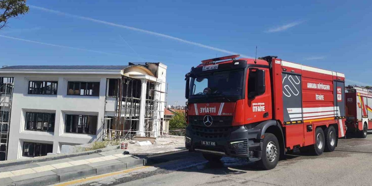 Ankara’da korkutan çatı yangını: 1 yaralı