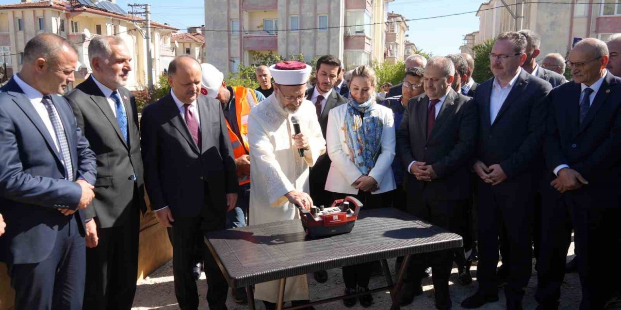 Diyanet İşleri Başkanı Erbaş: “Medeniyetimizin temeli ilme, irfana, bilime, hikmete, bilgiye dayanmaktadır”