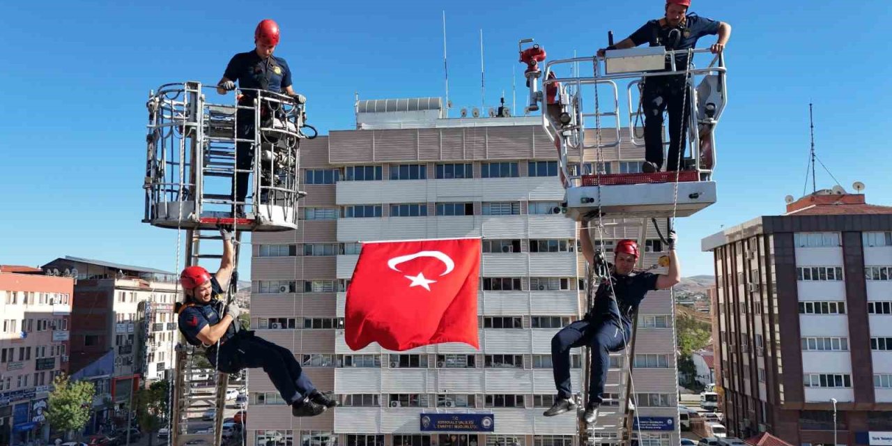 Kırıkkale itfaiyesinden nefes kesen tatbikat