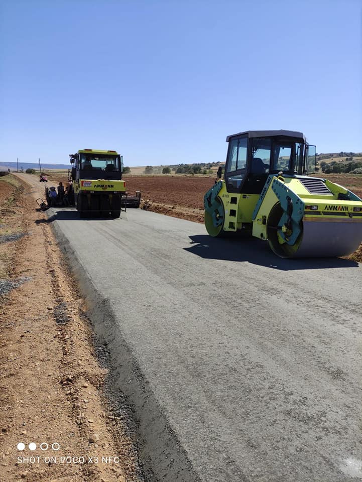 Köy yolları beton yola kavuşuyor